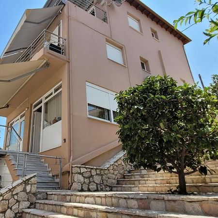 Family Apartment Derveni Exterior photo