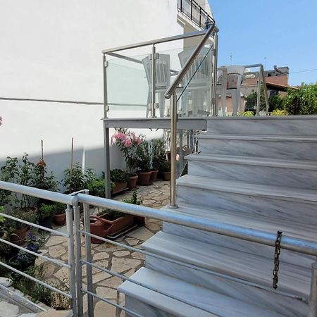 Family Apartment Derveni Exterior photo